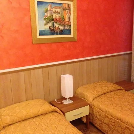 בית הארחה Pizzeria E Affittacamere Al Sole